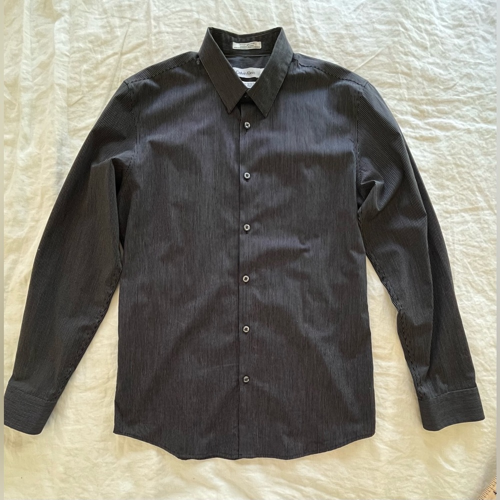 Calvin Klein Men’s Slim Fit Long Sleeves Dress Shirt Black Grey Striped S/P